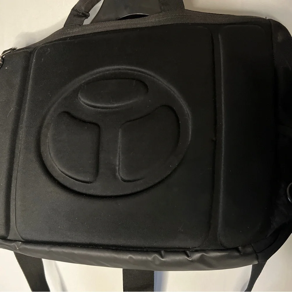 YAK PAC Messenger Crossbody Computer Bag Black Gray Many Pockets.